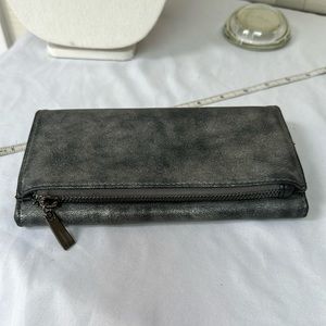 Ladies trifold wallet valet